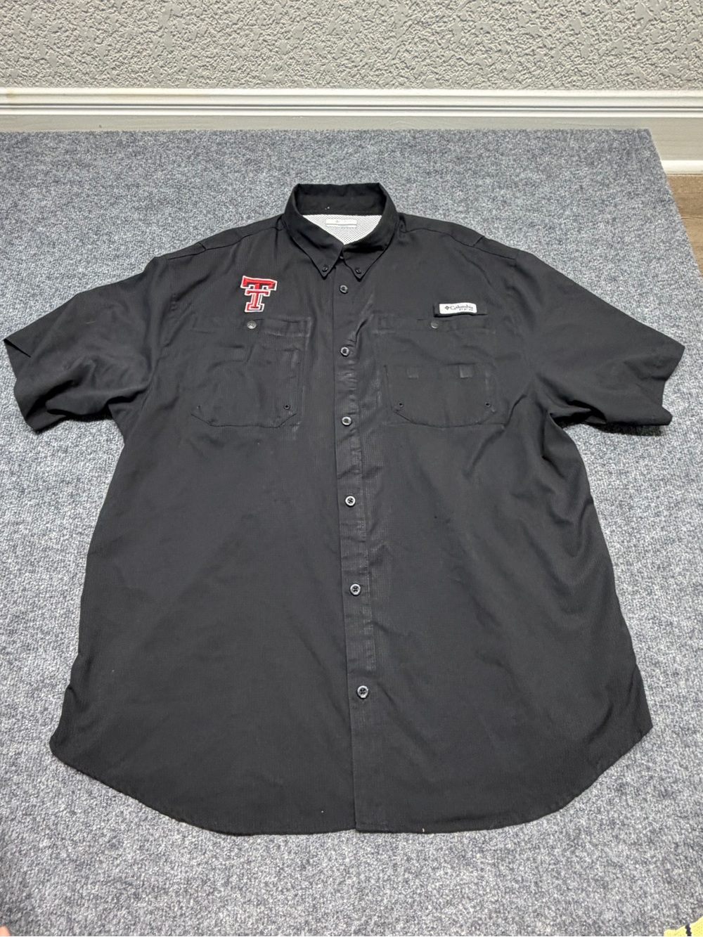 Columbia Men's Black Short-Sleeve Button-Up Shirt